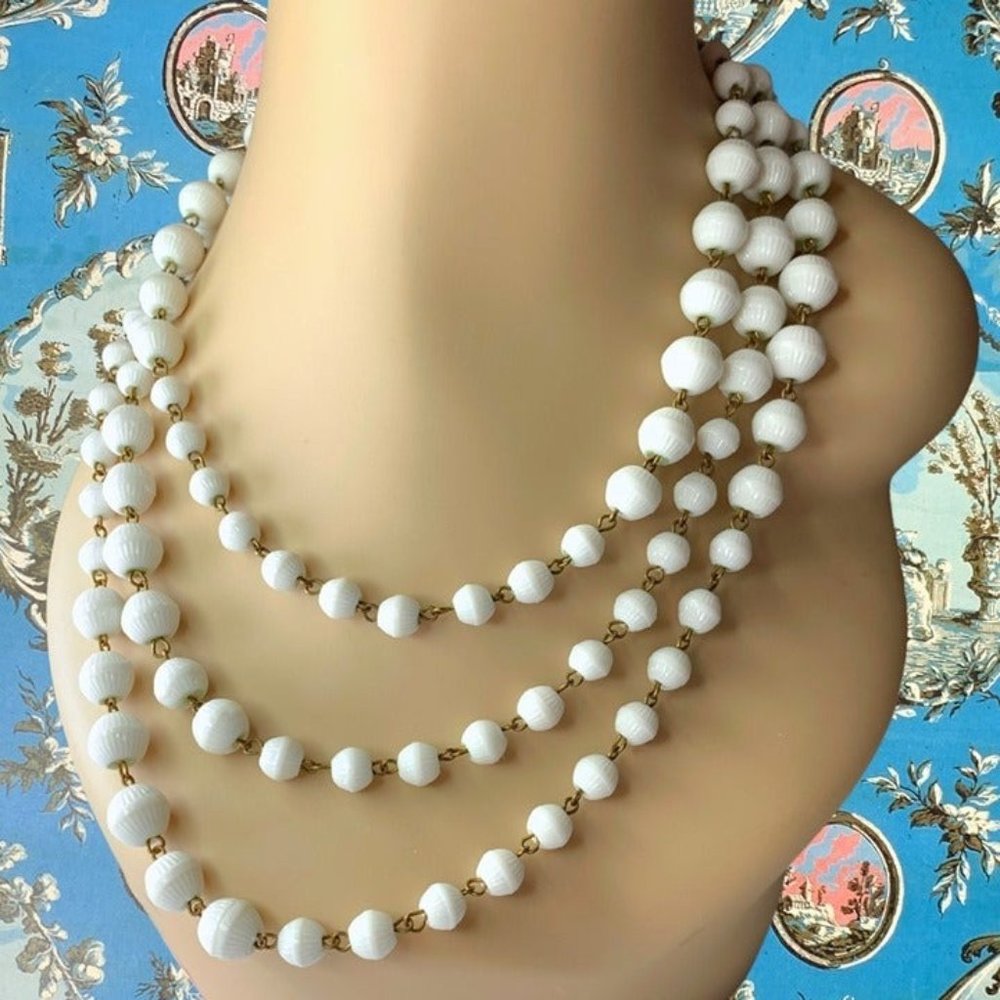Rare SIGNED " FRANCES HIRSCH "Necklace Long Decorative Milk White Beads 1940's